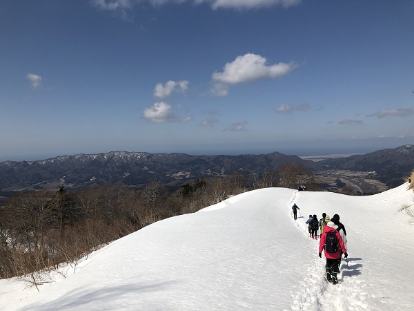 胎内スキー場 シーズンオフ後 春山登山